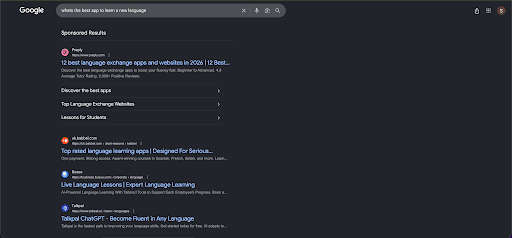 Os resultados patrocinados do Google a colocar Preply, Babbel, Busuu e Talkpal no mesmo percurso de pesquisa, ao lado das recomendações geradas por IA